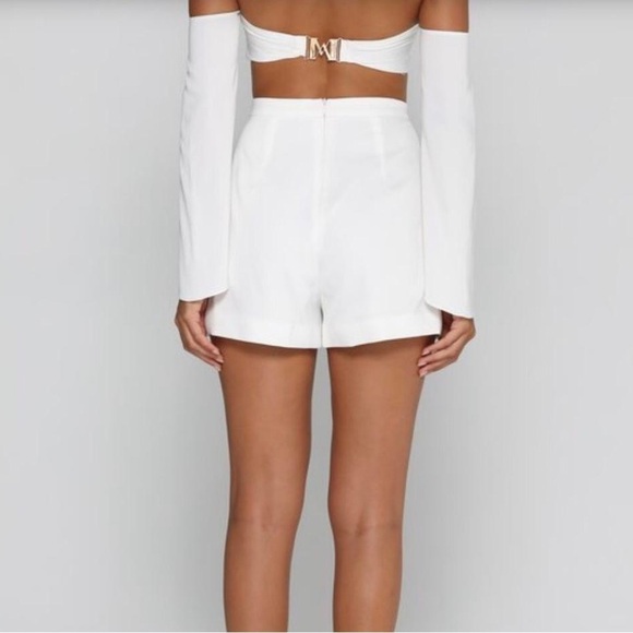 NWT Meshki Amyra Split Shorts in Medium - Picture 2 of 5